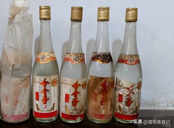 与江小白齐名的网红白酒品牌，江苏喝酒“怪象”，高档梦之蓝，低档江小白，但更偏爱这4款