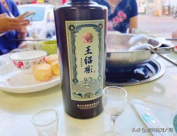 中秋节送什么白酒较好？中秋节送什么酒合适不算贵的？