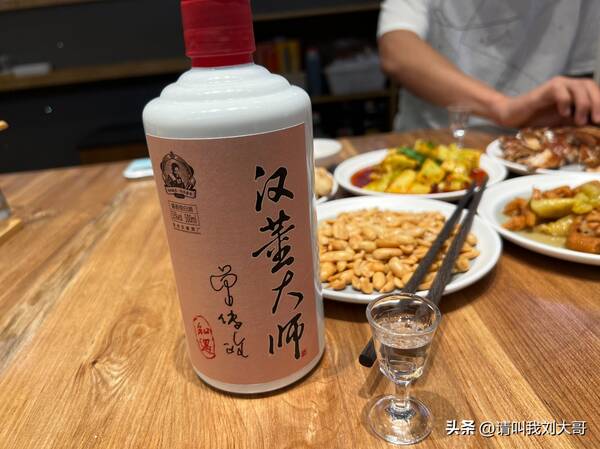 中秋节送什么白酒较好？中秋节送什么酒合适不算贵的？