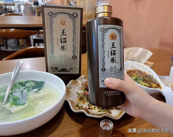 中秋节送什么白酒较好？中秋节送什么酒合适不算贵的？