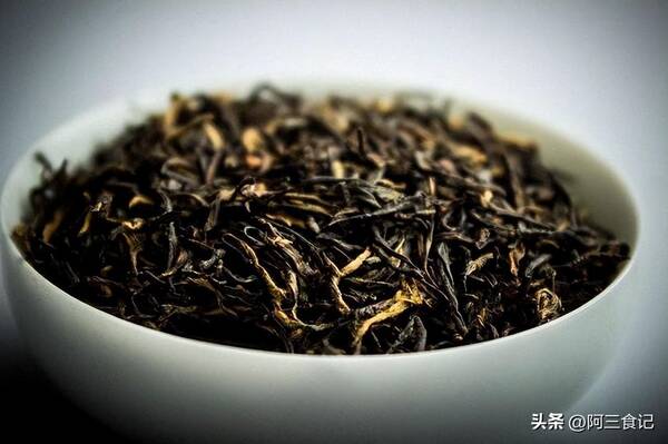 秋天喝红茶还是绿茶好，秋天适合喝茶叶吗？