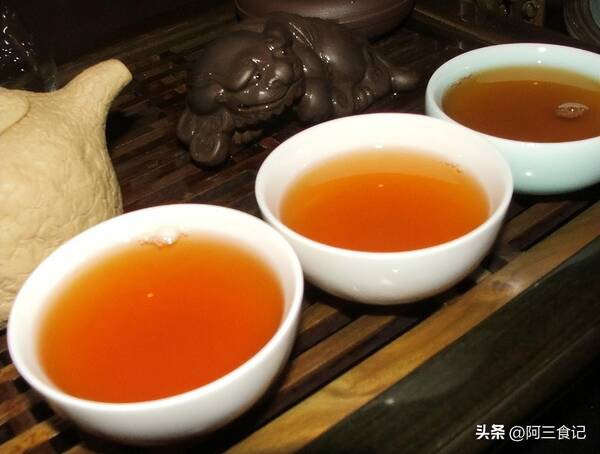 秋天喝红茶还是绿茶好，秋天适合喝茶叶吗？