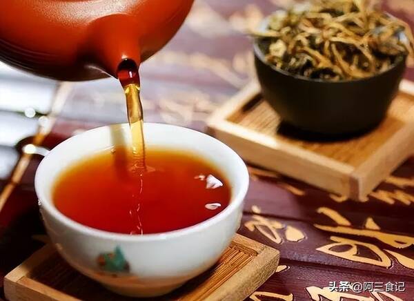 秋天喝红茶还是绿茶好，秋天适合喝茶叶吗？