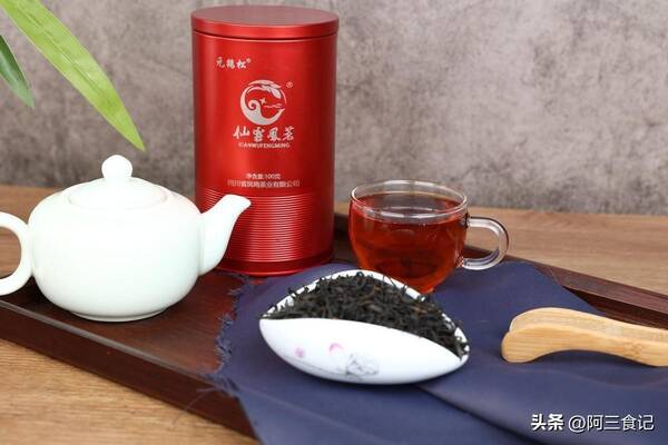 秋天喝红茶还是绿茶好，秋天适合喝茶叶吗？