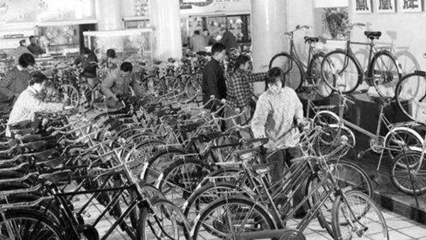 凤凰自行车价格一览表，八十年代凤凰牌自行车现在值多少钱