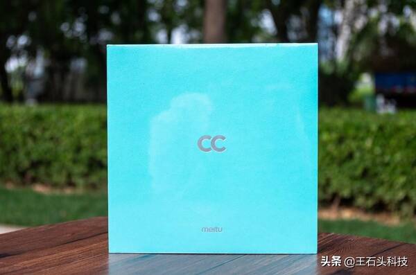 小仙女，小米cc9e是小米cc9美图定制版吗？