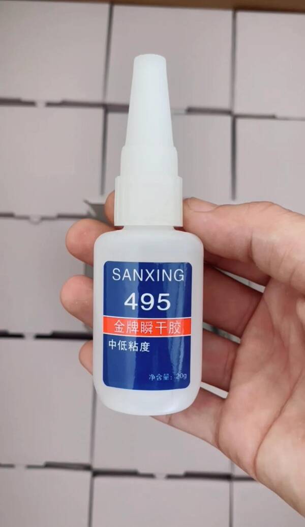 鞋底脱落用什么胶水粘？水鞋破了用什么胶补？