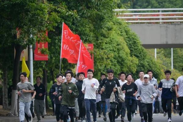 易建联广东工业大学什么专业？广东工业大学篮球队厉害么？