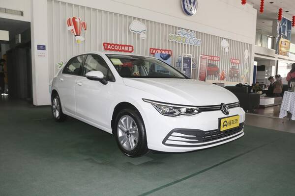 高尔夫1.6自然吸气耗油量，油耗5.5L的合资家用轿车，增压动力高品质带你看大众高尔夫