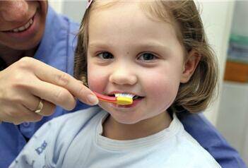 孩子长期不刷牙的危害，儿童不刷牙的后果图片
