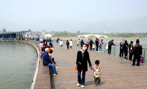 龙泉湖旅游度假风景区，龙泉湖风景美丽如画,是个休闲放松好地方吗？