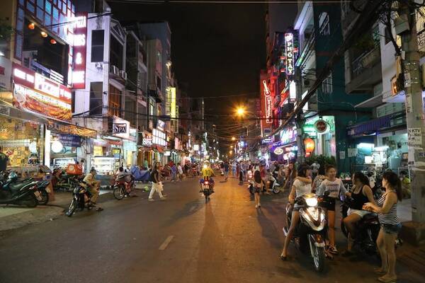 越南河内的女人怎么样？来到越南河内，物美价廉，当地美女真是多，气候宜人适合宜居