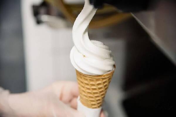 冰淇淋材料，冰淇淋机的分类和特点是什么？
