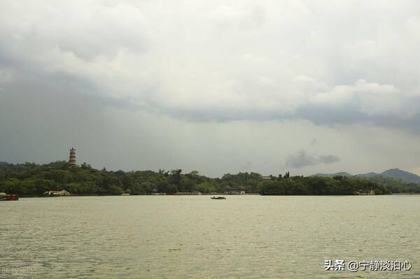 曾许诺听雨书望天湖，听雨书望天湖什么意思？