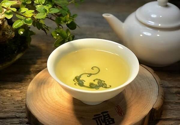 何为乌龙茶，乌龙茶的茶叶有哪些特点？