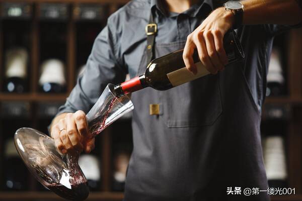 醒酒器什么形状的好用？葡萄酒醒酒器怎么用？